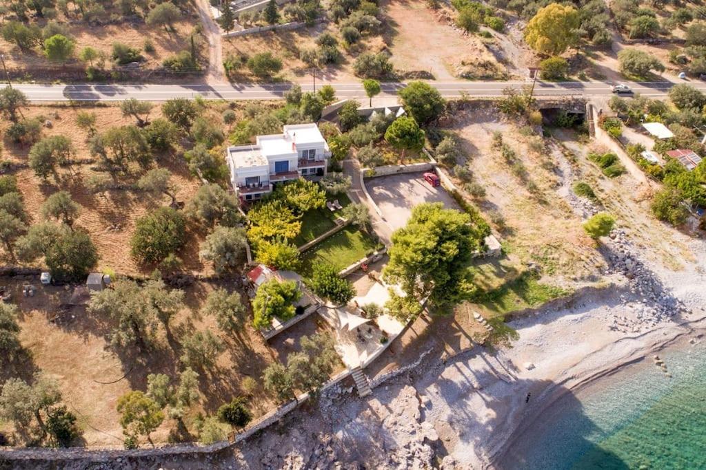 Karantou Villa Tirós Eksteriør bilde